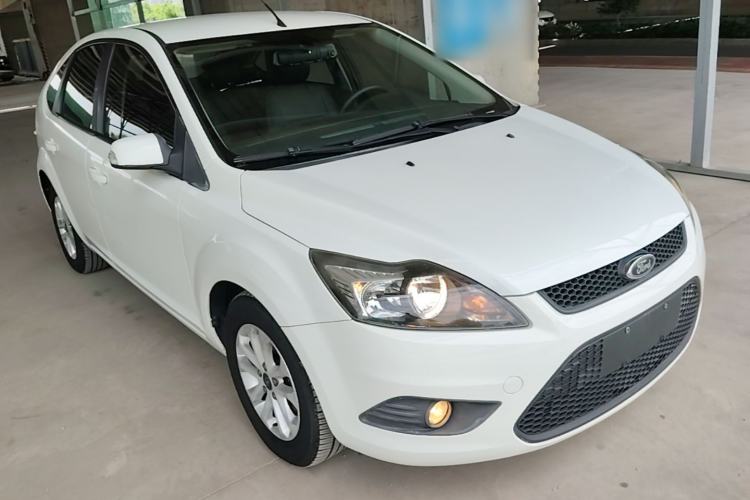 Used Ford Focus 2013 Hatchback Classic 1.8L Automatic Base Model Front Right 45 Deg