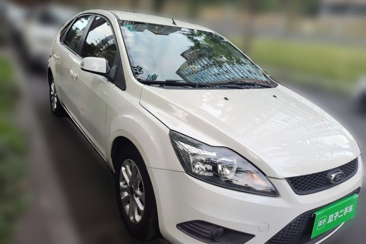 Used Ford Focus 2013 Hatchback Classic 1.8L Manual Base Model Front Right 45 Deg