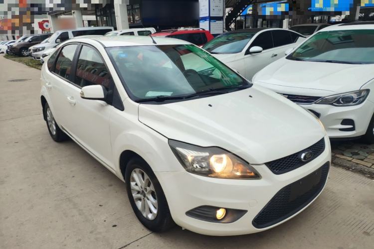 Used Ford Focus 2013 Hatchback Classic 1.8L Automatic Base Model Front Right 45 Deg