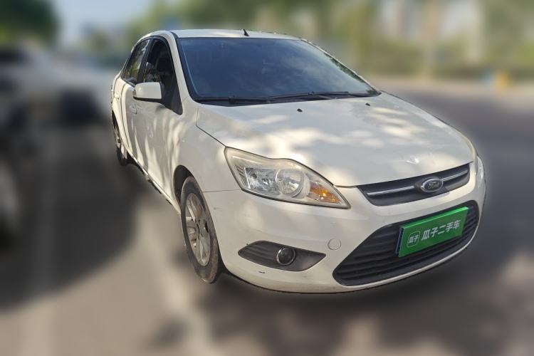 Used Ford Focus 2013 Sedan Classic 1.8L Manual Base Model Front Right 45 Deg