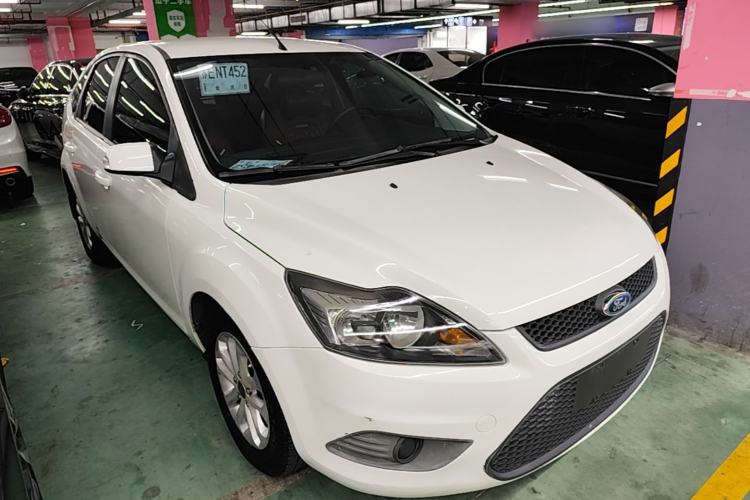 Used Ford Focus 2013 Hatchback Classic 1.8L Automatic Base Model Front Right 45 Deg