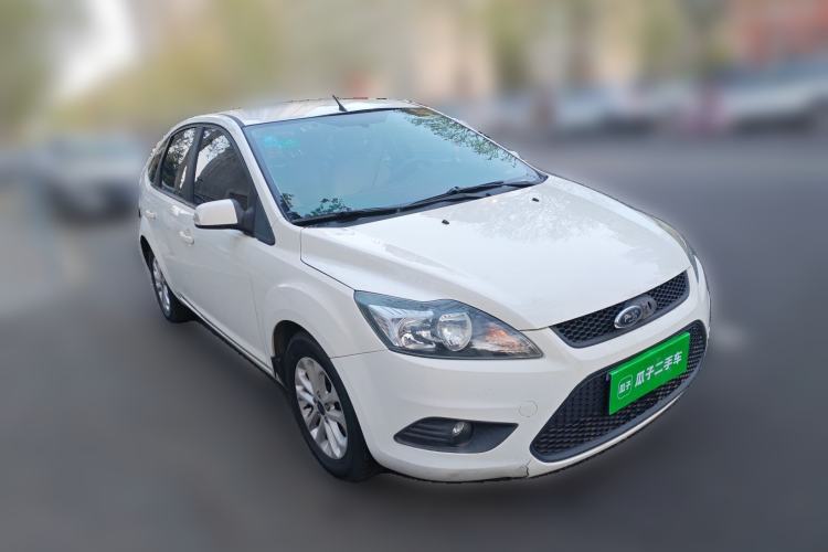 Used Ford Focus 2013 Hatchback Classic 1.8L Automatic Base Model Front Right 45 Deg
