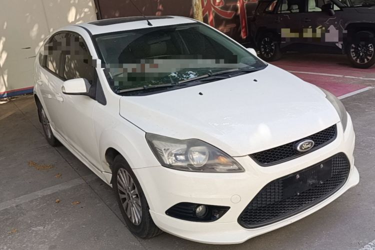 Used Ford Focus 2013 Hatchback Classic 1.8L Automatic Fashion Edition Front Right 45 Deg