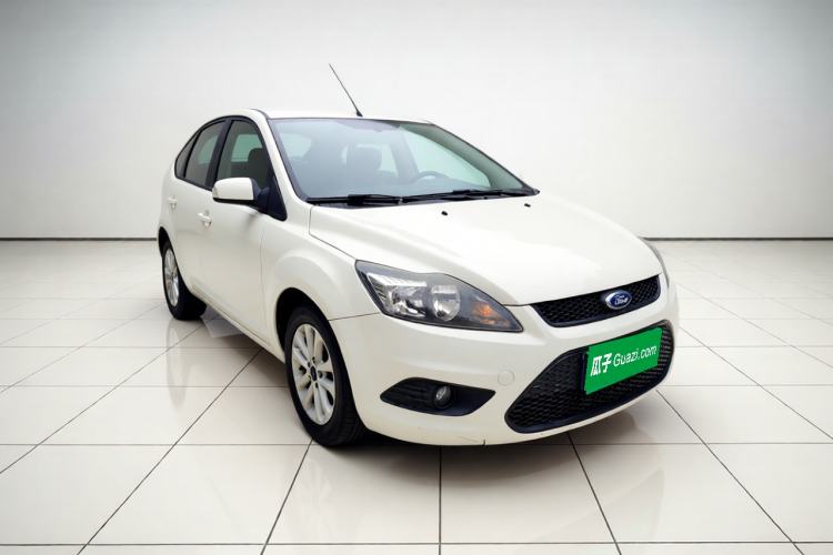 Used Ford Focus 2013 Hatchback Classic 1.8L Automatic Base Model Front Right 45 Deg