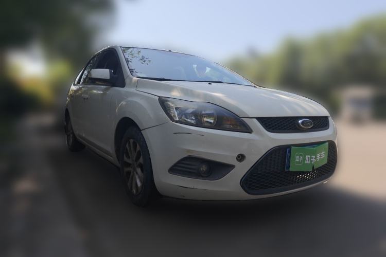 Used Ford Focus 2013 Hatchback Classic 1.8L Automatic Base Model Front Right 45 Deg