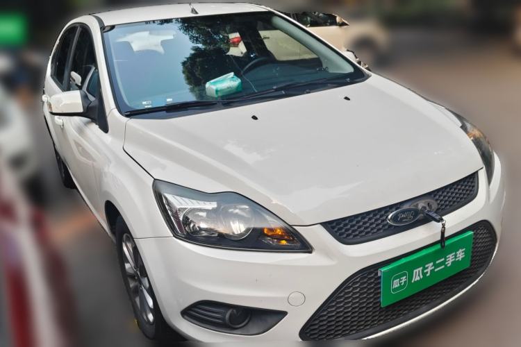 Used Ford Focus 2013 Hatchback Classic 1.8L Automatic Base Model Front Right 45 Deg
