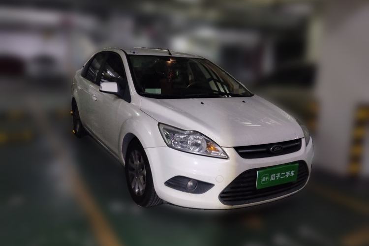 Used Ford Focus 2013 Sedan Classic 1.8L Manual Base Model Front Right 45 Deg