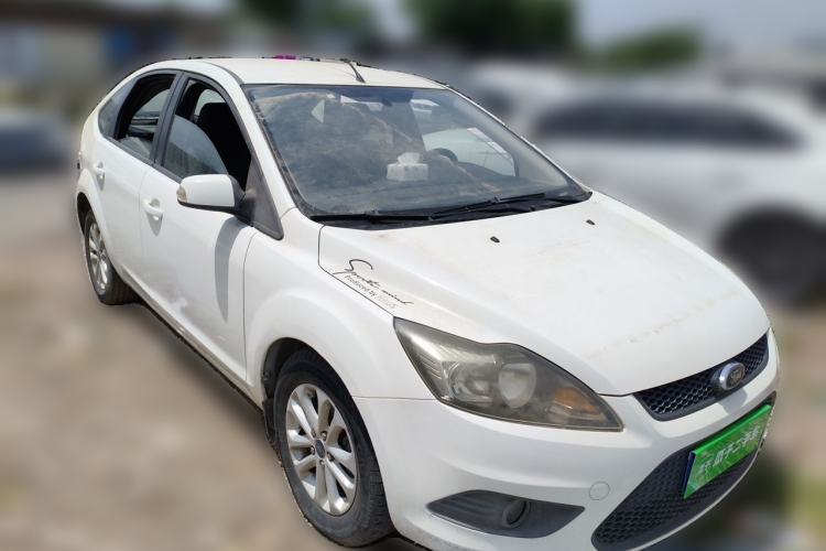Used Ford Focus 2013 Hatchback Classic 1.8L Manual Base Model Front Right 45 Deg