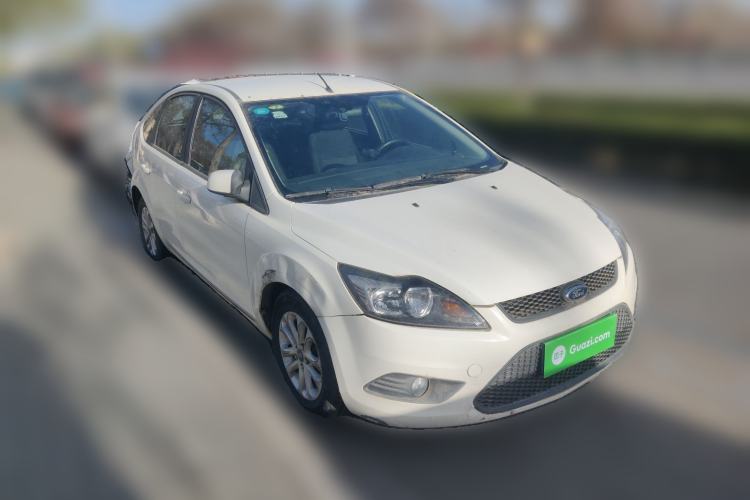 Used Ford Focus 2013 Hatchback Classic 1.8L Automatic Base Model Front Right 45 Deg