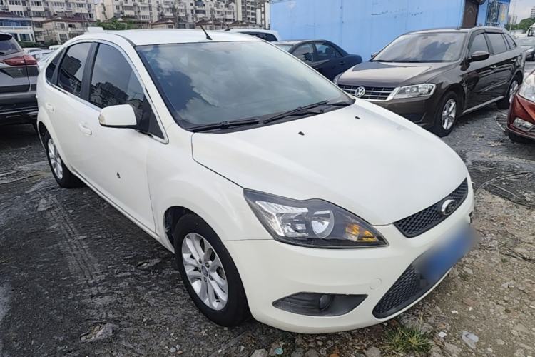 Used Ford Focus 2013 Hatchback Classic 1.8L Automatic Base Model Front Right 45 Deg