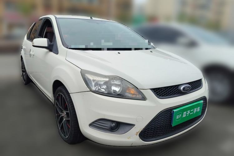 Used Ford Focus 2013 Hatchback Classic 1.8L Automatic Base Model Front Right 45 Deg