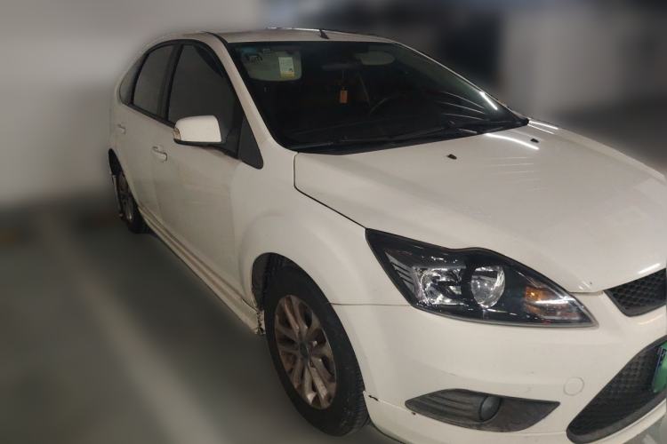 Used Ford Focus 2013 Hatchback Classic 1.8L Automatic Base Model Front Right 45 Deg