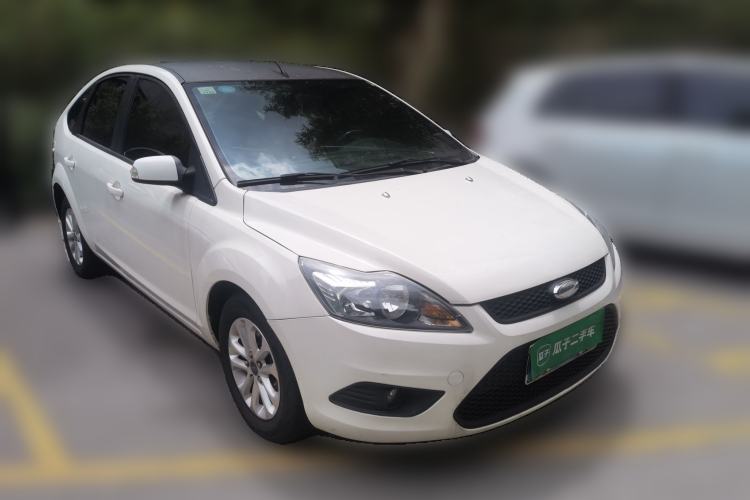 Used Ford Focus 2013 Hatchback Classic 1.8L Manual Base Model Front Right 45 Deg