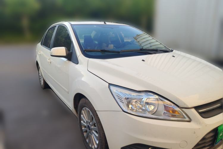 Used Ford Focus 2013 Sedan Classic 1.8L Automatic Fashion Edition Front Right 45 Deg