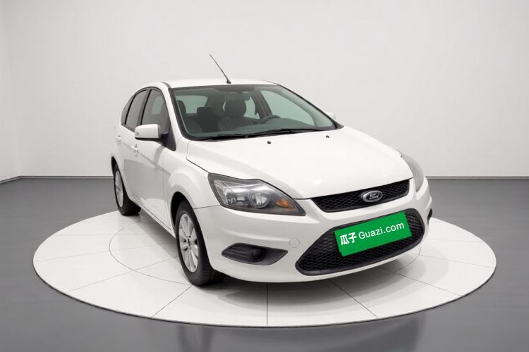 Used Ford Focus 2013 Hatchback Classic 1.8L Automatic Base Model Front Right 45 Deg