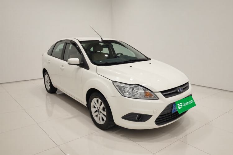 Used Ford Focus 2013 Sedan Classic 1.8L Manual Base Model Front Right 45 Deg