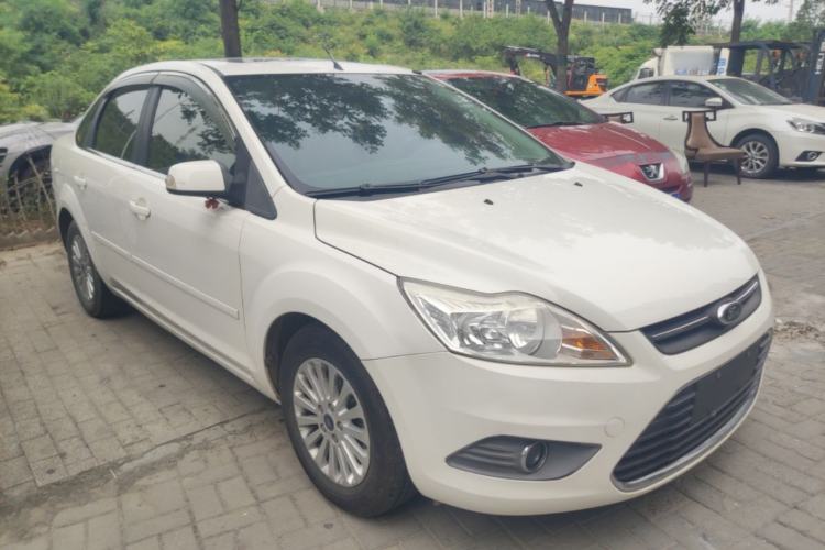 Used Ford Focus 2013 Sedan Classic 1.8L Automatic Fashion Edition Front Right 45 Deg
