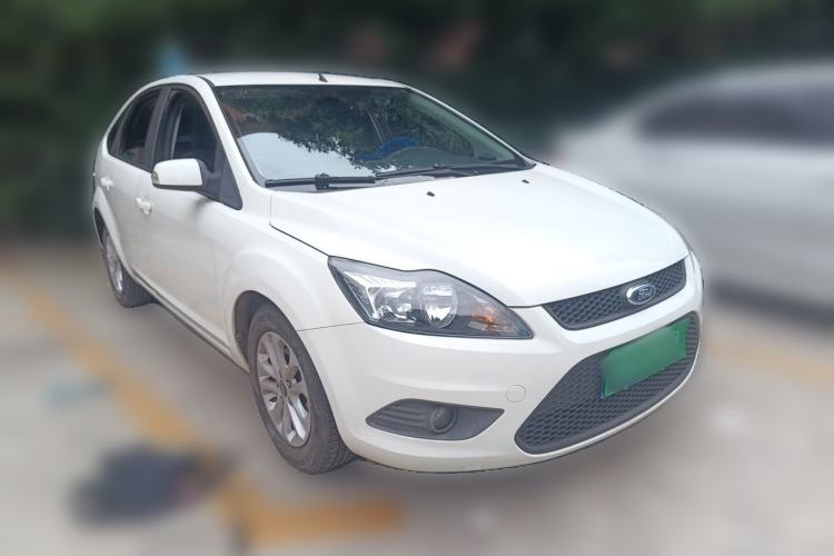 Used Ford Focus 2013 Hatchback Classic 1.8L Automatic Base Model Front Right 45 Deg