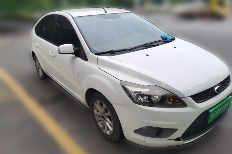 Used Ford Focus 2013 Hatchback Classic 1.8L Automatic Base Model Front Right 45 Deg