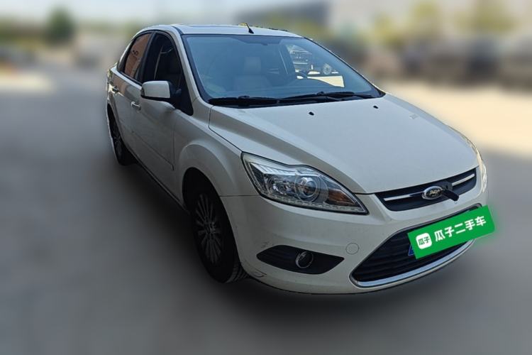 Used Ford Focus 2013 Sedan Classic 1.8L Manual Fashion Edition Front Right 45 Deg