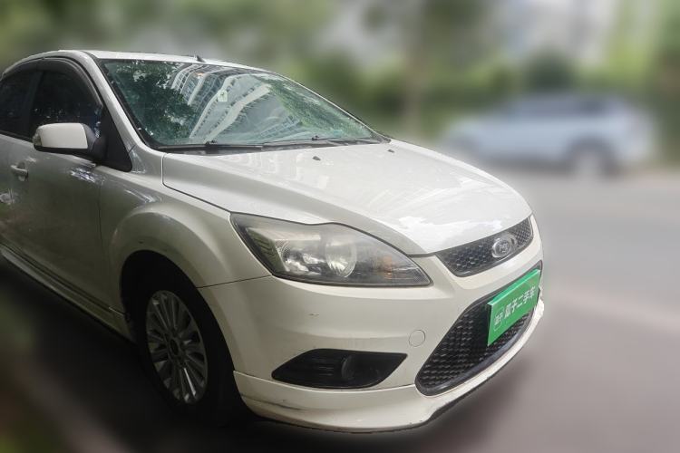 Used Ford Focus 2013 Hatchback Classic 1.8L Automatic Fashion Edition Front Right 45 Deg