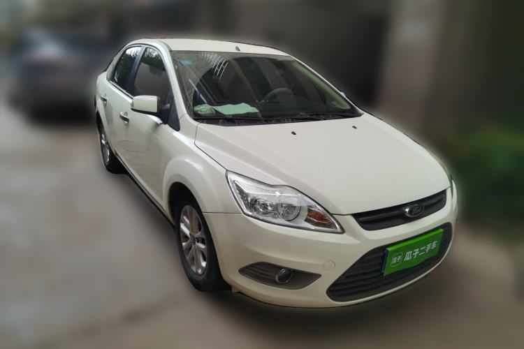 Used Ford Focus 2013 Sedan Classic 1.8L Manual Base Model Front Right 45 Deg
