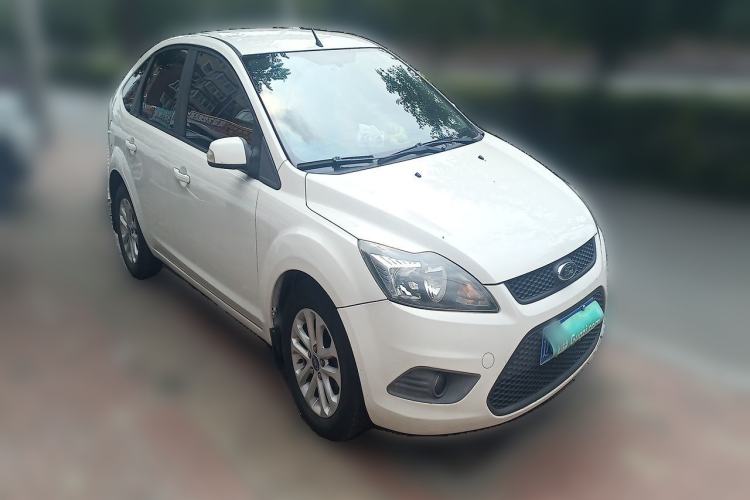 Used Ford Focus 2013 Hatchback Classic 1.8L Automatic Base Model Front Right 45 Deg