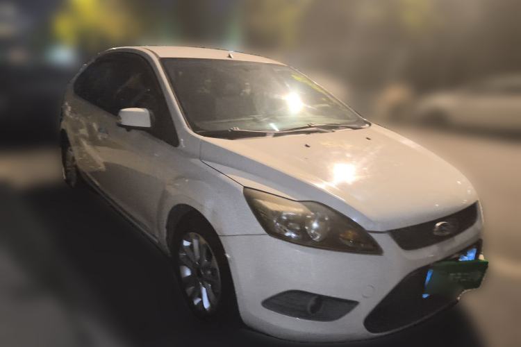 Used Ford Focus 2013 Hatchback Classic 1.8L Automatic Base Model Front Right 45 Deg