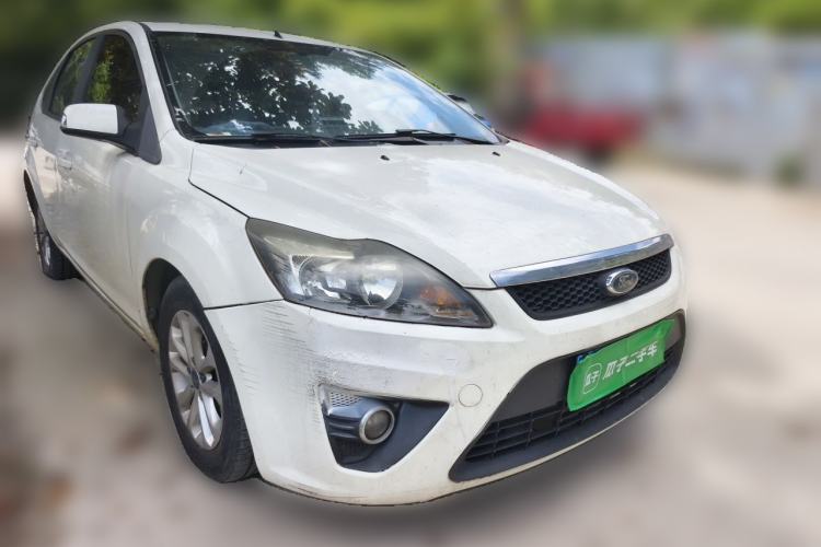 Used Ford Focus 2013 Hatchback Classic 1.8L Manual Base Model Front Right 45 Deg