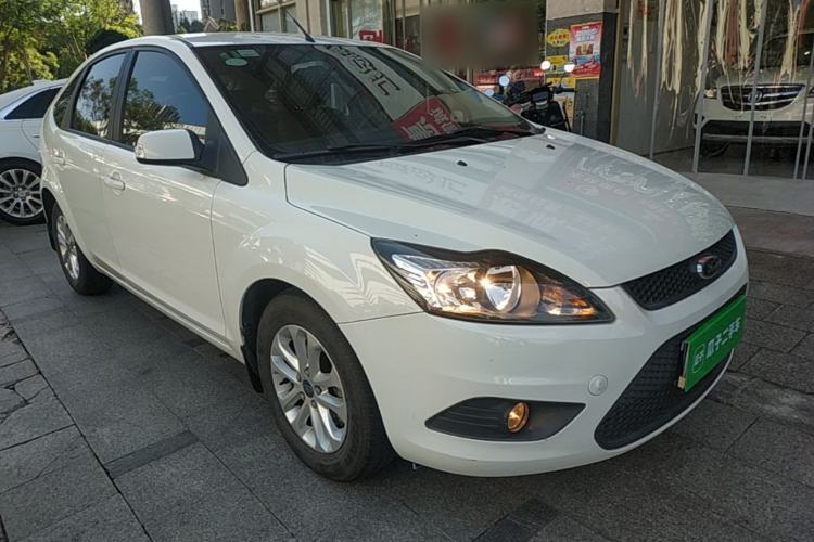 Used Ford Focus 2013 Hatchback Classic 1.8L Automatic Base Model Front Right 45 Deg