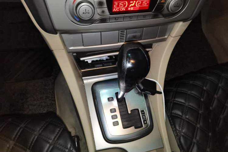 Used Ford Focus 2013 Hatchback Classic 1.8L Automatic Fashion Edition Gear Lever