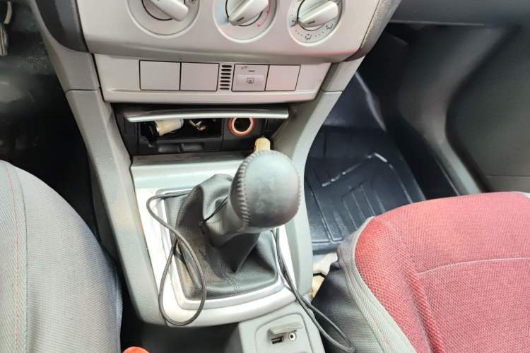 Used Ford Focus 2013 Hatchback Classic 1.8L Manual Base Model Gear Lever