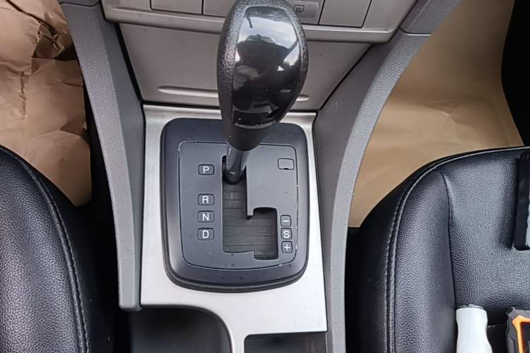 Used Ford Focus 2013 Hatchback Classic 1.8L Automatic Millionth Anniversary Edition Gear Lever