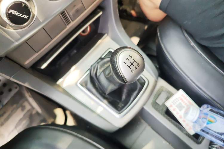 Used Ford Focus 2013 Hatchback Classic 1.8L Manual Base Model Gear Lever