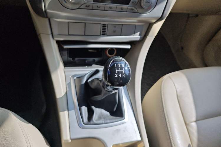 Used Ford Focus 2013 Sedan Classic 1.8L Manual Fashion Edition Gear Lever