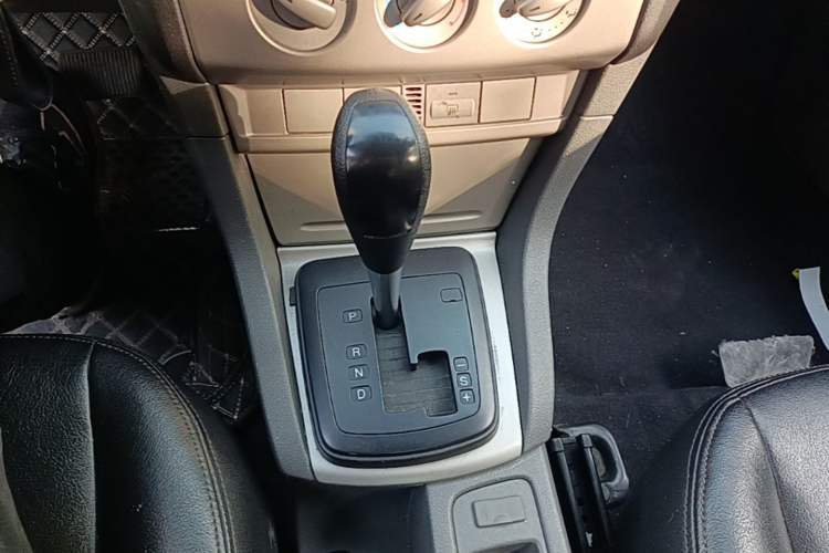 Used Ford Focus 2013 Hatchback Classic 1.8L Automatic Base Model Gear Lever