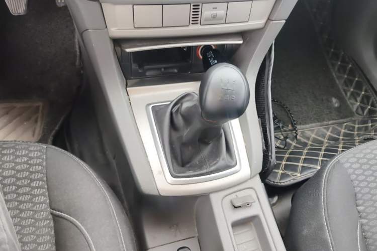 Used Ford Focus 2013 Hatchback Classic 1.8L Manual Base Model Gear Lever