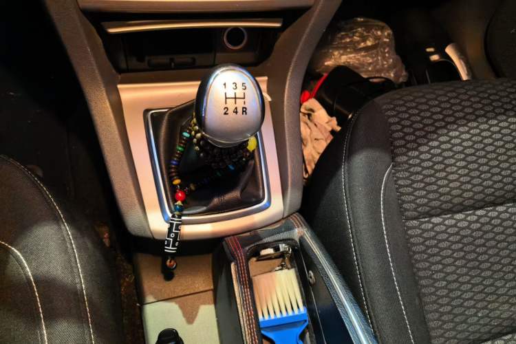Used Ford Focus 2013 Hatchback Classic 1.8L Manual Base Model Gear Lever