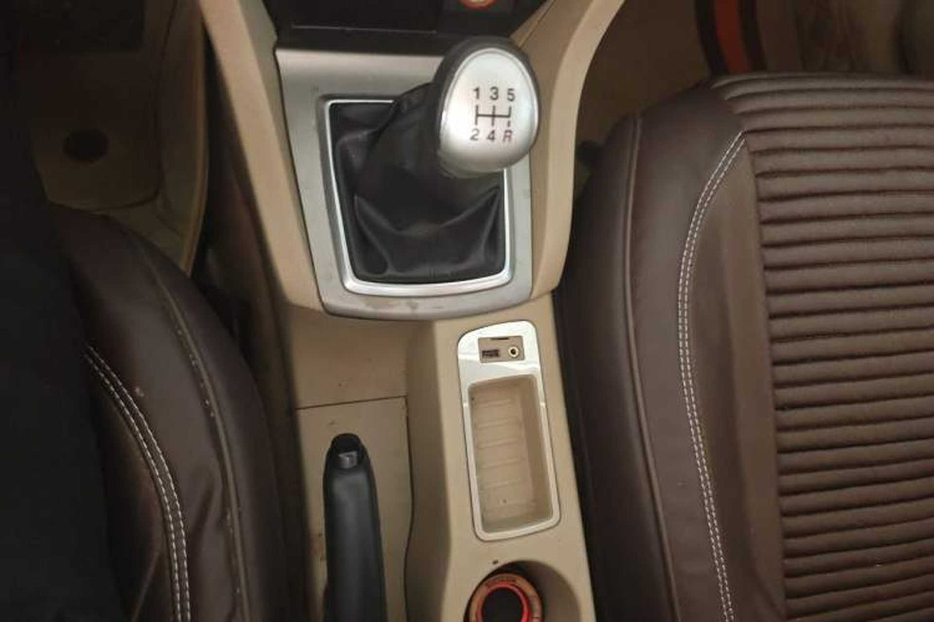Used Ford Focus 2013 Sedan Classic 1.8L Manual Base Model Gear Lever