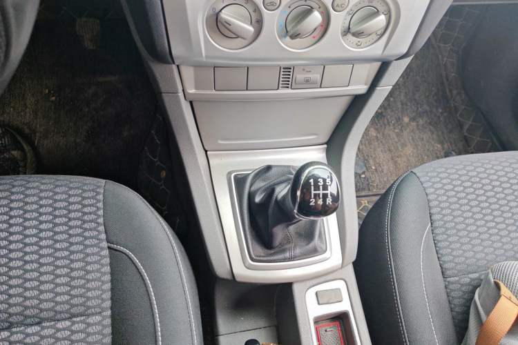 Used Ford Focus 2013 Hatchback Classic 1.8L Manual Base Model Gear Lever