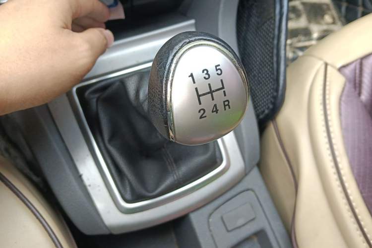 Used Ford Focus 2013 Hatchback Classic 1.8L Manual Base Model Gear Lever