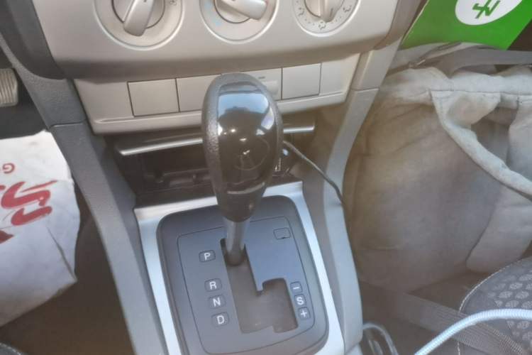 Used Ford Focus 2013 Hatchback Classic 1.8L Automatic Base Model Gear Lever