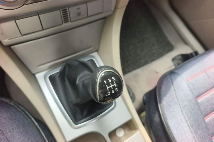 Used Ford Focus 2013 Sedan Classic 1.8L Manual Fashion Edition Gear Lever