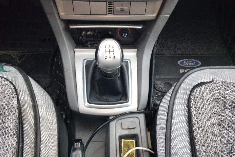 Used Ford Focus 2013 Hatchback Classic 1.8L Manual Base Model Gear Lever