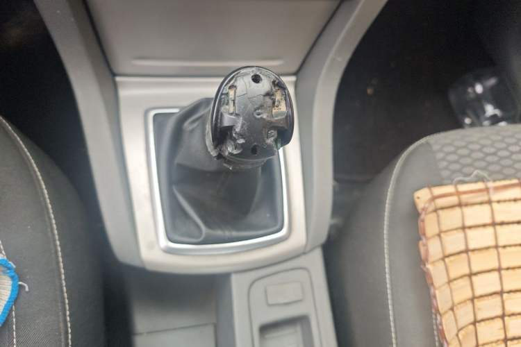Used Ford Focus 2013 Hatchback Classic 1.8L Manual Base Model Gear Lever