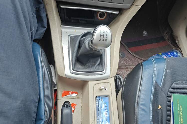 Used Ford Focus 2013 Sedan Classic 1.8L Manual Base Model Gear Lever