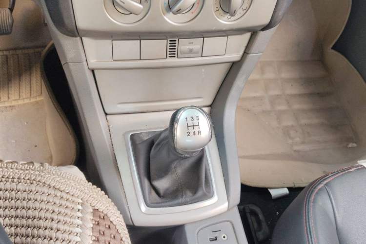Used Ford Focus 2013 Hatchback Classic 1.8L Manual Base Model Gear Lever