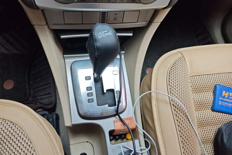 Used Ford Focus 2013 Hatchback Classic 1.8L Automatic Fashion Edition Gear Lever