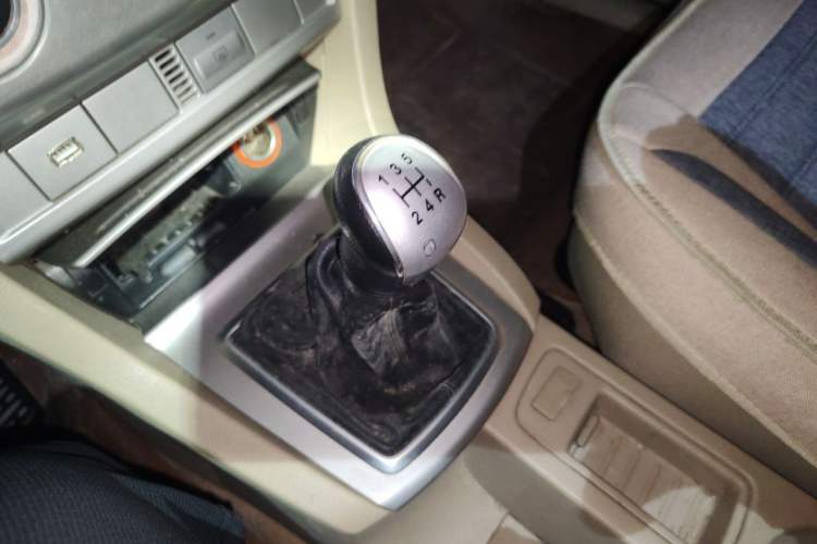 Used Ford Focus 2013 Sedan Classic 1.8L Manual Base Model Gear Lever