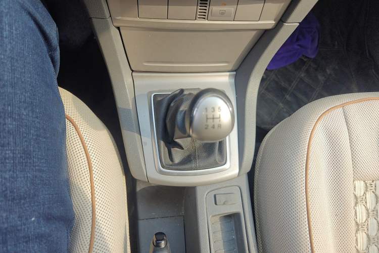 Used Ford Focus 2013 Hatchback Classic 1.8L Manual Base Model Gear Lever